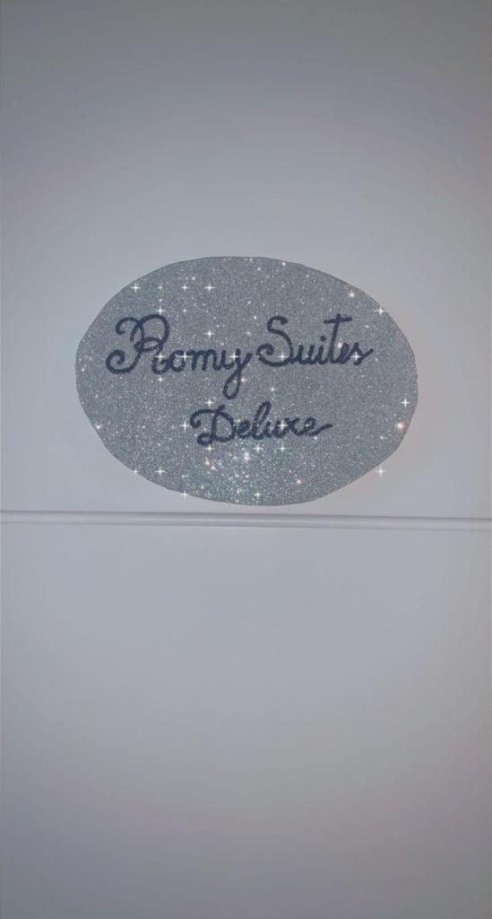 Romy Suites Deluxe Netanya Phòng bức ảnh
